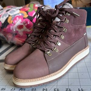 Toms Mesa boots 8.5 excellent condition